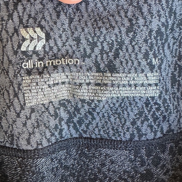 All In Motion Women's Snake Print Jacquard Leggings, Dark Grey, Size Medium - Picture 13 of 16